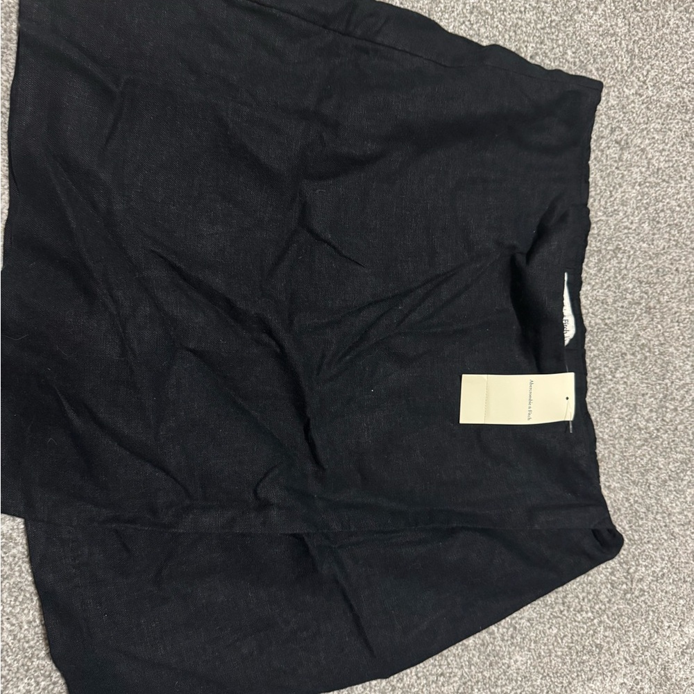 Abercrombie & Fitch Black Skorts Sleek and Comfortable
